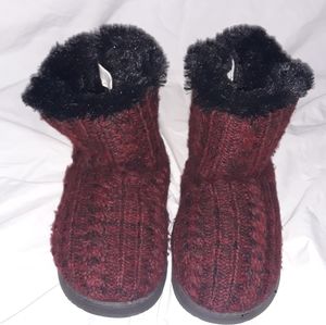 Bearfoams womes red and black slippers